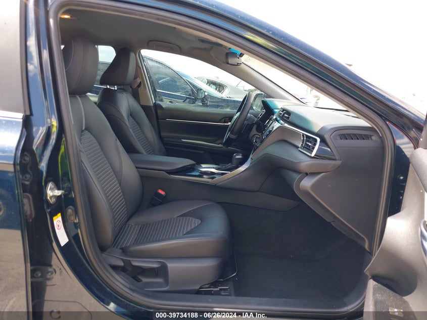 2018 TOYOTA CAMRY SE - 4T1B11HK8JU621431