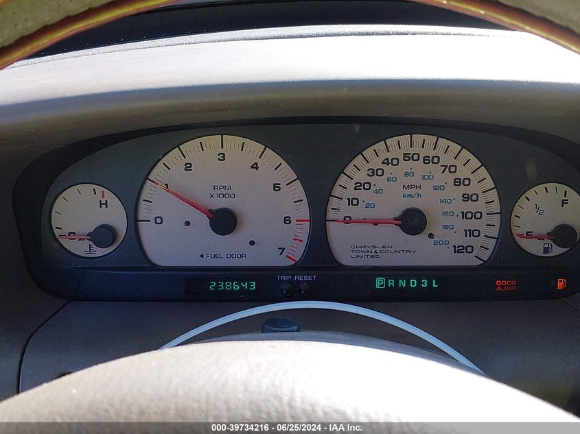 2000 Chrysler Town & Country Limited VIN: 1C4GP64L0YB644602 Lot: 39734216