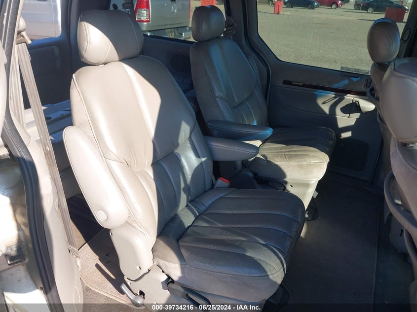 2000 Chrysler Town & Country Limited VIN: 1C4GP64L0YB644602 Lot: 39734216