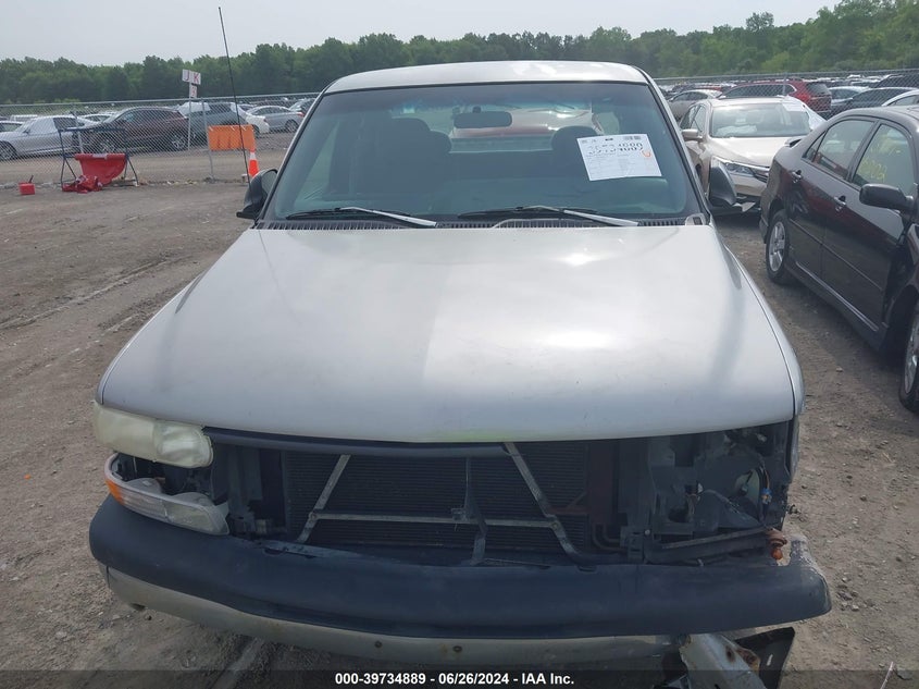 2000 Chevrolet Silverado C1500 VIN: 2GCEC19V8Y1235912 Lot: 39734889