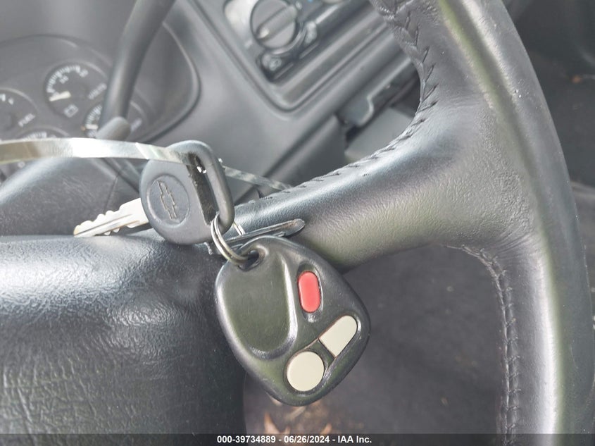 2000 Chevrolet Silverado C1500 VIN: 2GCEC19V8Y1235912 Lot: 39734889