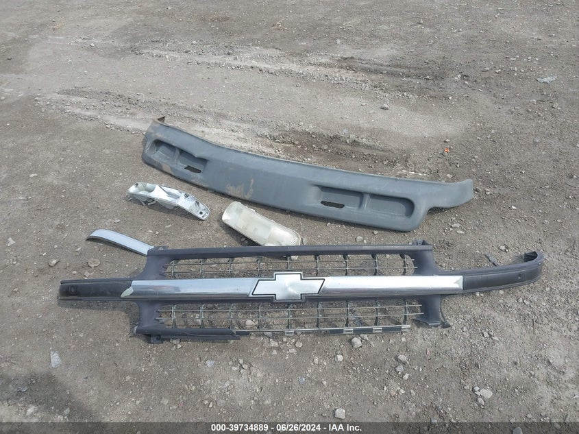 2000 Chevrolet Silverado C1500 VIN: 2GCEC19V8Y1235912 Lot: 39734889