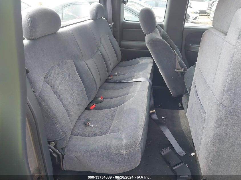 2000 Chevrolet Silverado C1500 VIN: 2GCEC19V8Y1235912 Lot: 39734889