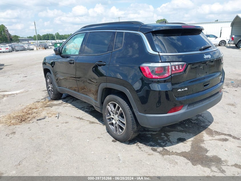 VIN 3C4NJDBB2JT112215 2018 JEEP COMPASS LATITUDE 4X4