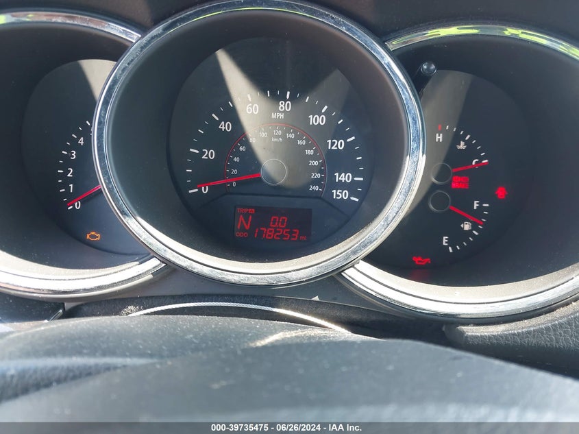 2011 Kia Sorento Lx V6 VIN: 5XYKTDA24BG047925 Lot: 39735475