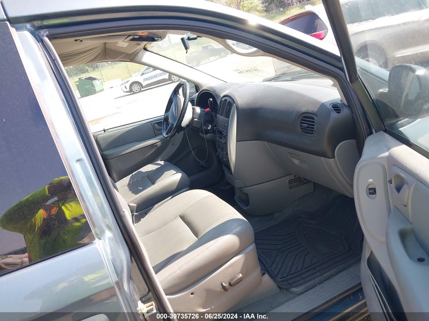 2005 Chrysler Town & Country Touring VIN: 2C4GP54L95R474070 Lot: 39735726