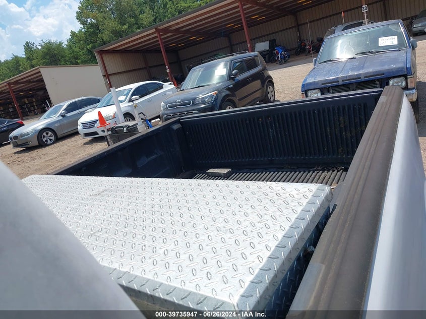 2000 Chevrolet Silverado 1500 Ls VIN: 2GCEC19V2Y1253192 Lot: 39735947