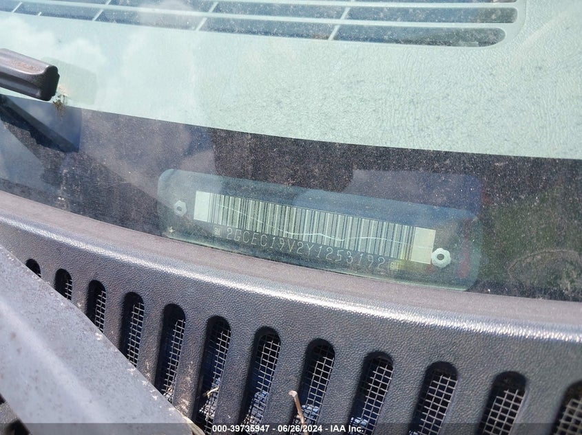 2000 Chevrolet Silverado 1500 Ls VIN: 2GCEC19V2Y1253192 Lot: 39735947