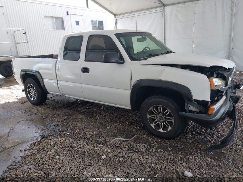 2004 Chevrolet Silverado 1500 C1500 VIN: 2GCEC19V941120133 Lot: 39736378