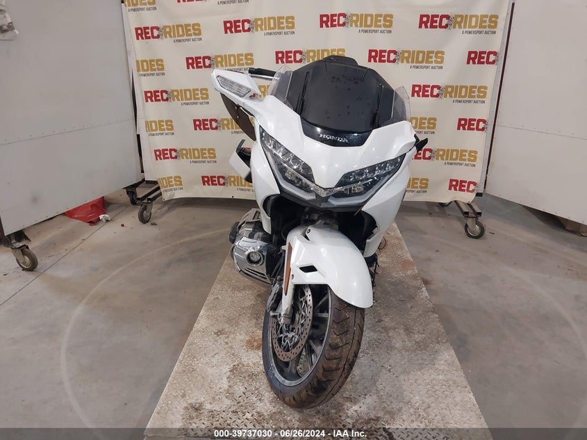 VIN JH2SC7959JK003581 2018 HONDA GL1800 D