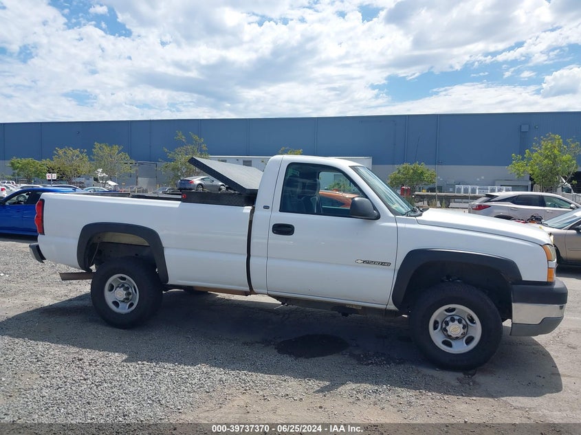 2005 Chevrolet Silverado 2500Hd Work Truck VIN: 1GCHC24U25E266861 Lot: 39737370