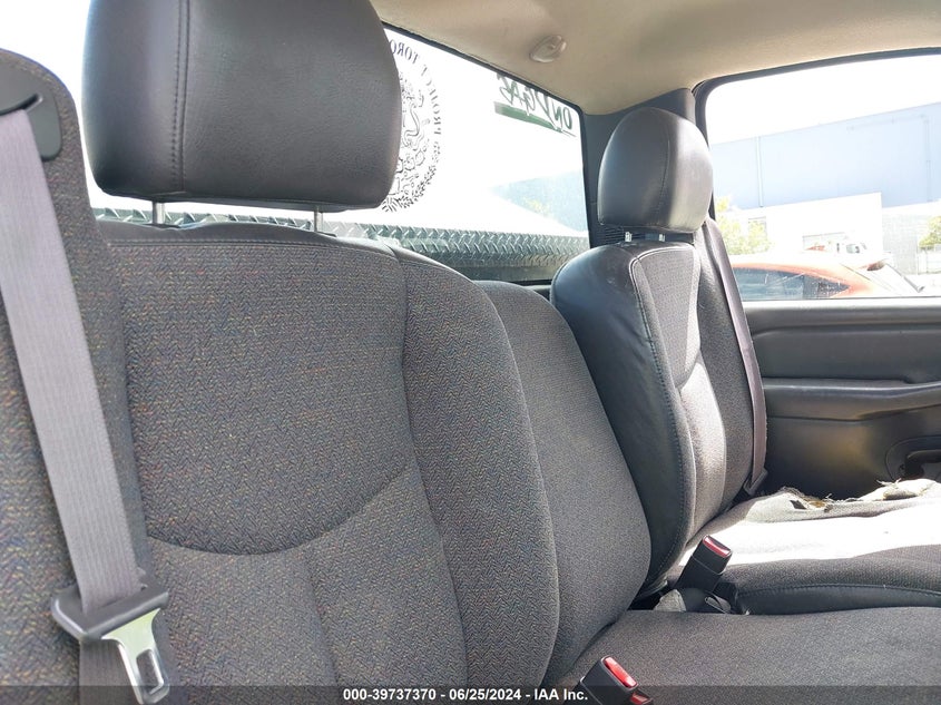 2005 Chevrolet Silverado 2500Hd Work Truck VIN: 1GCHC24U25E266861 Lot: 39737370