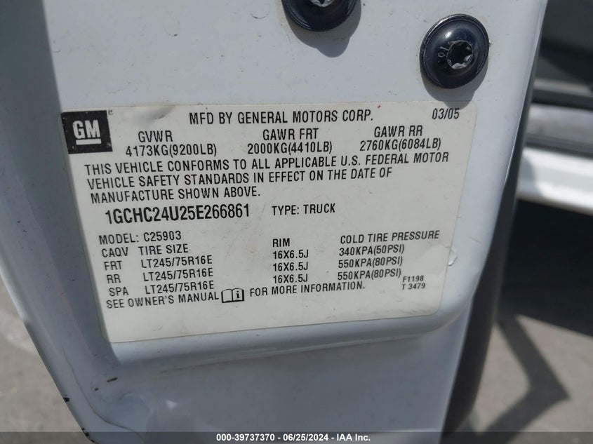 2005 Chevrolet Silverado 2500Hd Work Truck VIN: 1GCHC24U25E266861 Lot: 39737370