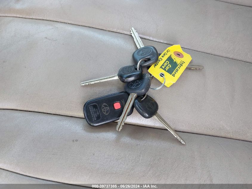 2000 Toyota Avalon Xl/Xls VIN: 4T1BF28B1YU022145 Lot: 39737385