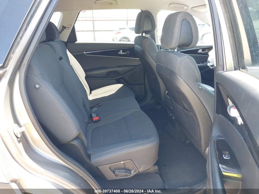 2017 Kia Sorento 3.3L Lx VIN: 5XYPG4A58HG207298 Lot: 39737408