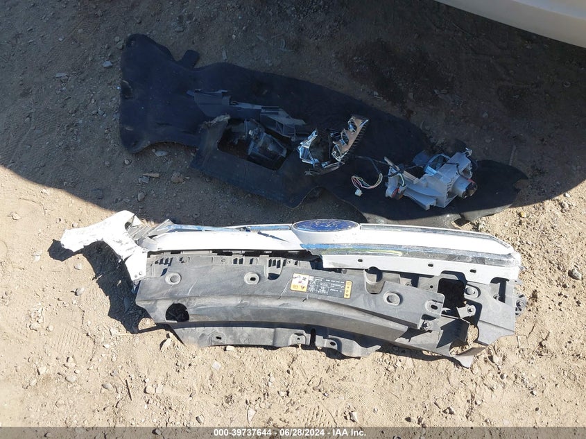 VIN 1FMCU0JD6HUD77354 2017 FORD ESCAPE TITANIUM
