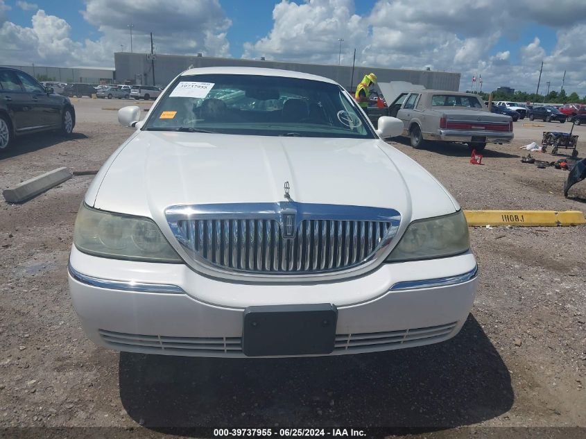 2003 Lincoln Town Car Signature VIN: 1LNHM82W83Y639056 Lot: 39737955