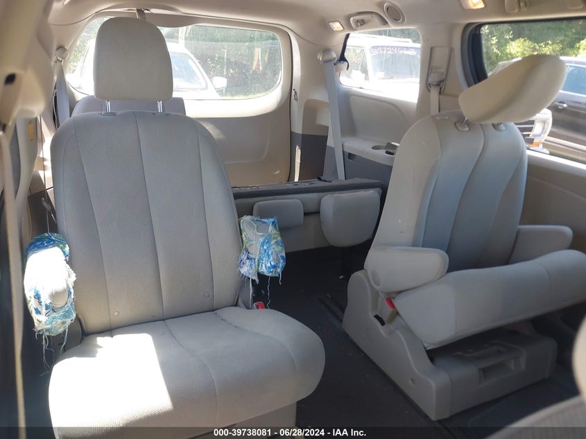 2011 Toyota Sienna Base V6 VIN: 5TDZK3DC0BS090645 Lot: 39738081