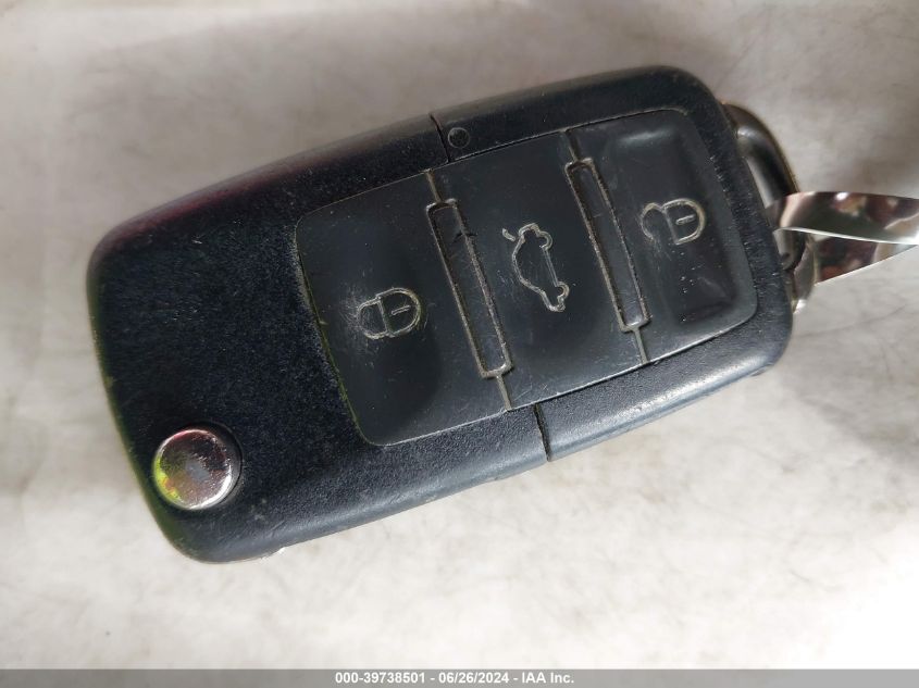 2010 Volkswagen New Beetle 2.5L VIN: 3VWRW3AG5AM011770 Lot: 39738501