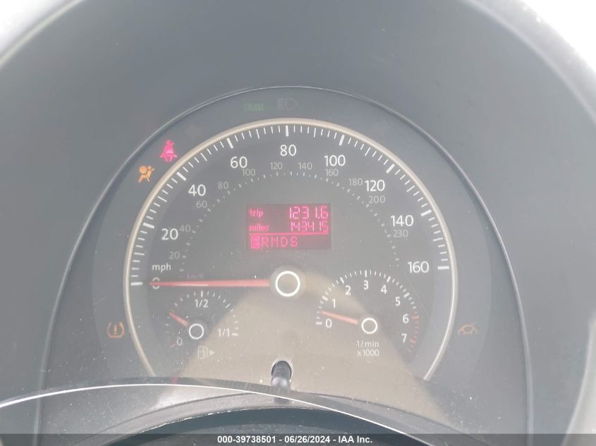 2010 Volkswagen New Beetle 2.5L VIN: 3VWRW3AG5AM011770 Lot: 39738501