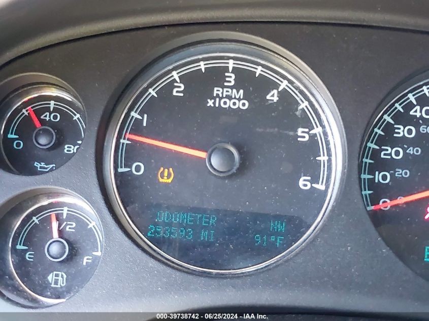 2014 Chevrolet Suburban 1500 Lt VIN: 1GNSCJE01ER136145 Lot: 39738742