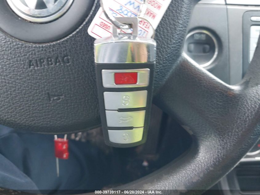 2008 Volkswagen Passat Turbo VIN: WVWJK73C08P050025 Lot: 39739117