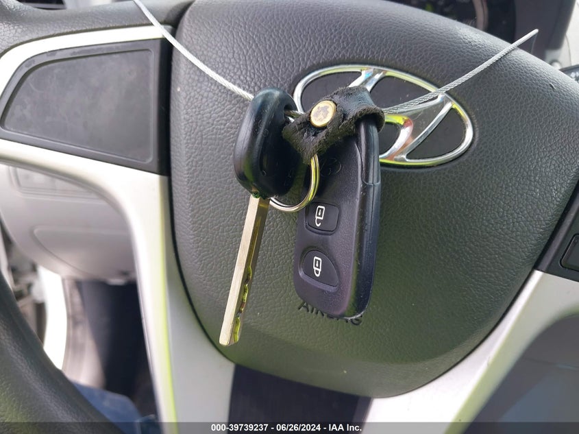 2012 Hyundai Accent Gs VIN: KMHCT5AEXCU041756 Lot: 39739237