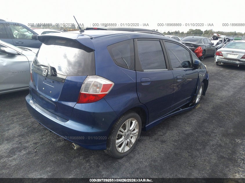 2011 HONDA FIT VIN: JHMGE8H58BC016624