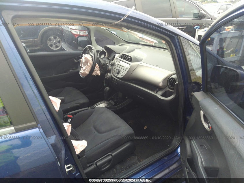 2011 HONDA FIT VIN: JHMGE8H58BC016624