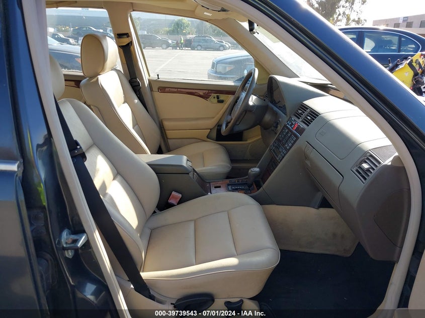 1995 Mercedes-Benz C 220 VIN: WDBHA22E9SF167086 Lot: 39739543