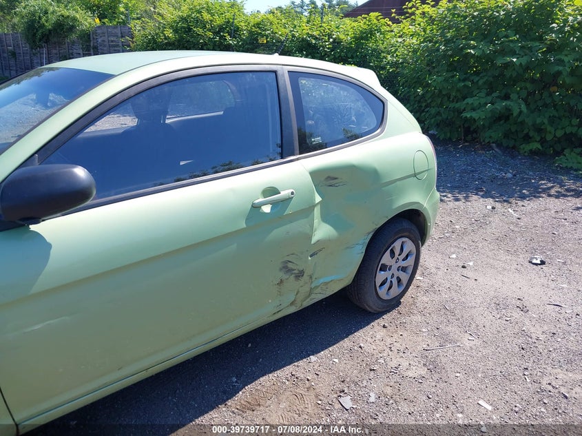 2010 Hyundai Accent Gs VIN: KMHCM3ACXAU182582 Lot: 39739717