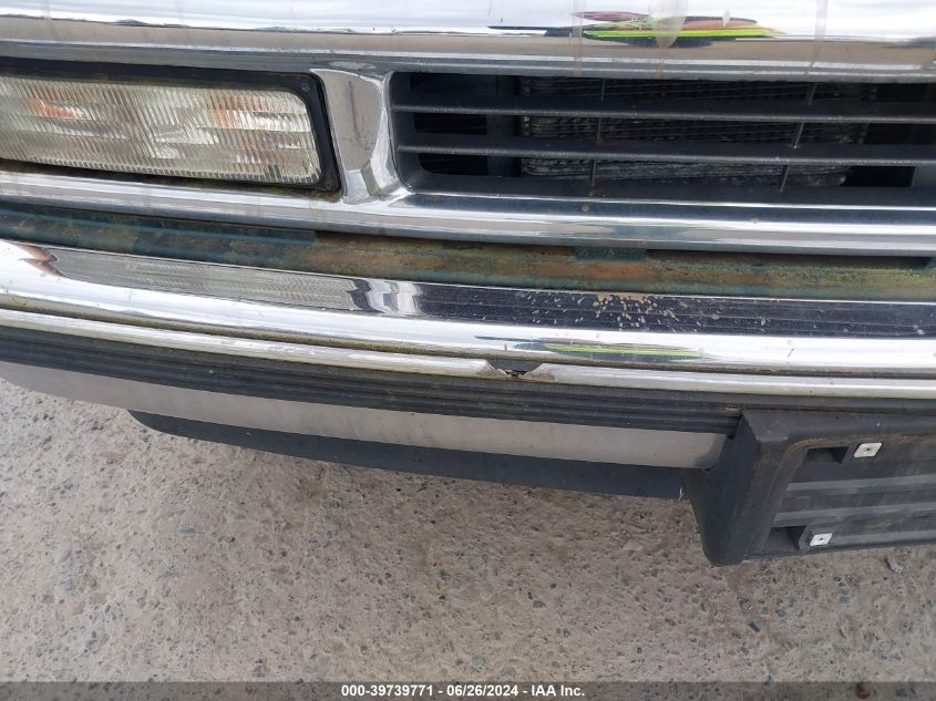 1996 Chevrolet Gmt-400 C2500 VIN: 1GCFC24RXTE110275 Lot: 39739771