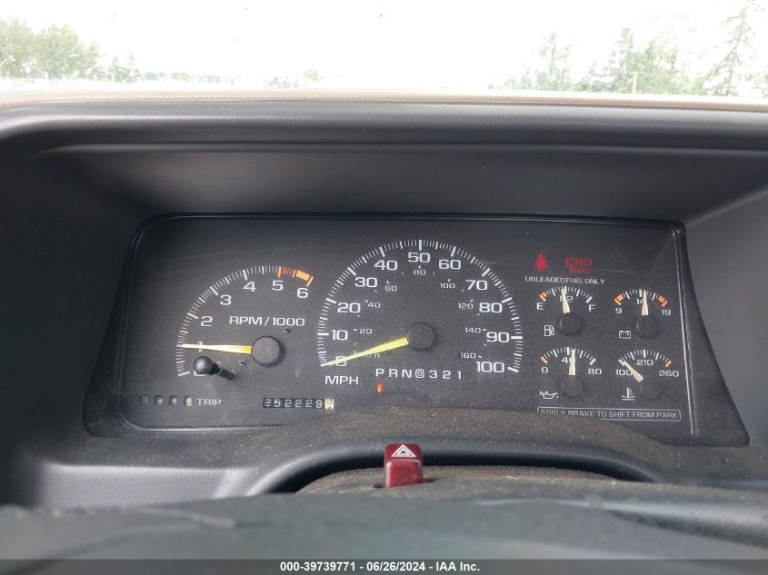 1996 Chevrolet Gmt-400 C2500 VIN: 1GCFC24RXTE110275 Lot: 39739771