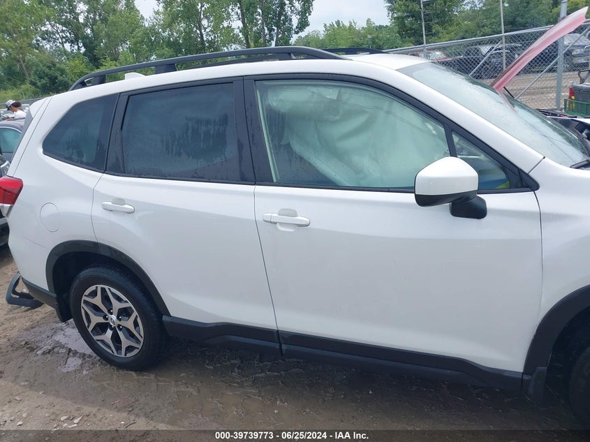 2023 Subaru Forester Premium VIN: JF2SKAEC5PH445925 Lot: 39739773