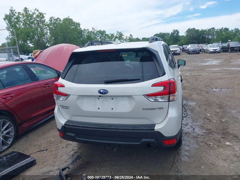 2023 Subaru Forester Premium VIN: JF2SKAEC5PH445925 Lot: 39739773