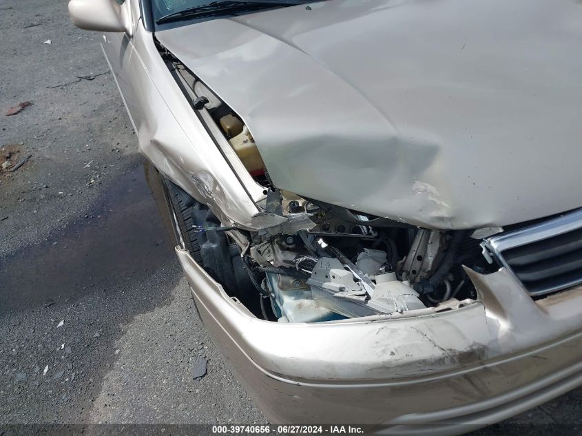 2000 Toyota Camry Le/Xle VIN: 4T1BF28K5YU944420 Lot: 39740656