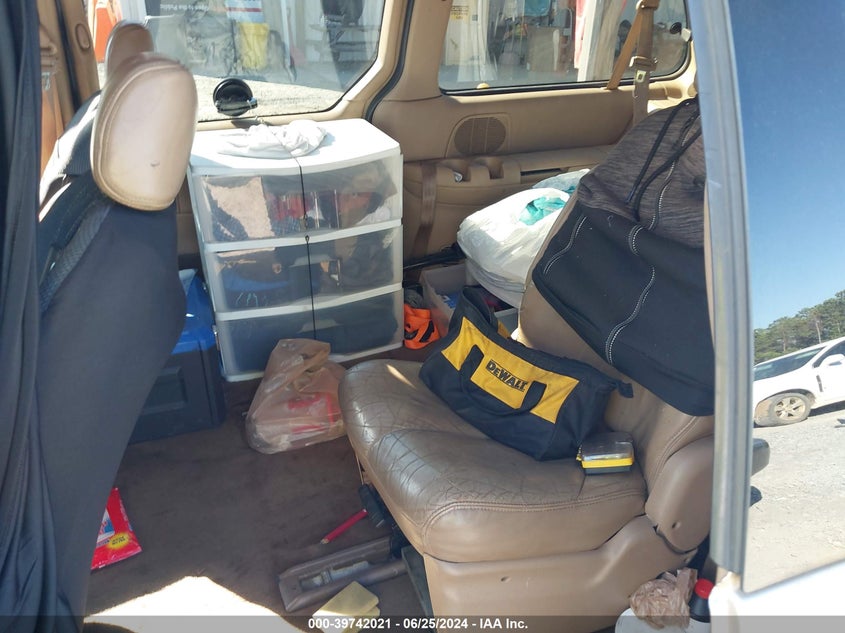 2000 Chrysler Town & Country Lxi VIN: 1C4GP54L3YB708464 Lot: 39742021