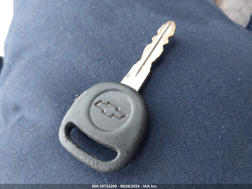 2002 Chevrolet Suburban 1500 C1500 VIN: 1GNEC16Z92J198607 Lot: 39742290