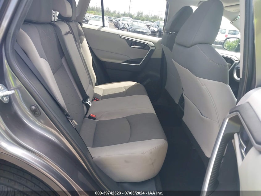 VIN 2T3W1RFV7MC168929 2021 TOYOTA RAV4 XLE