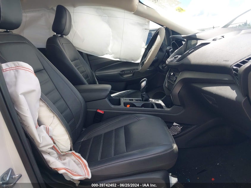 VIN 1FMCU0HD9JUB20619 2018 FORD ESCAPE SEL