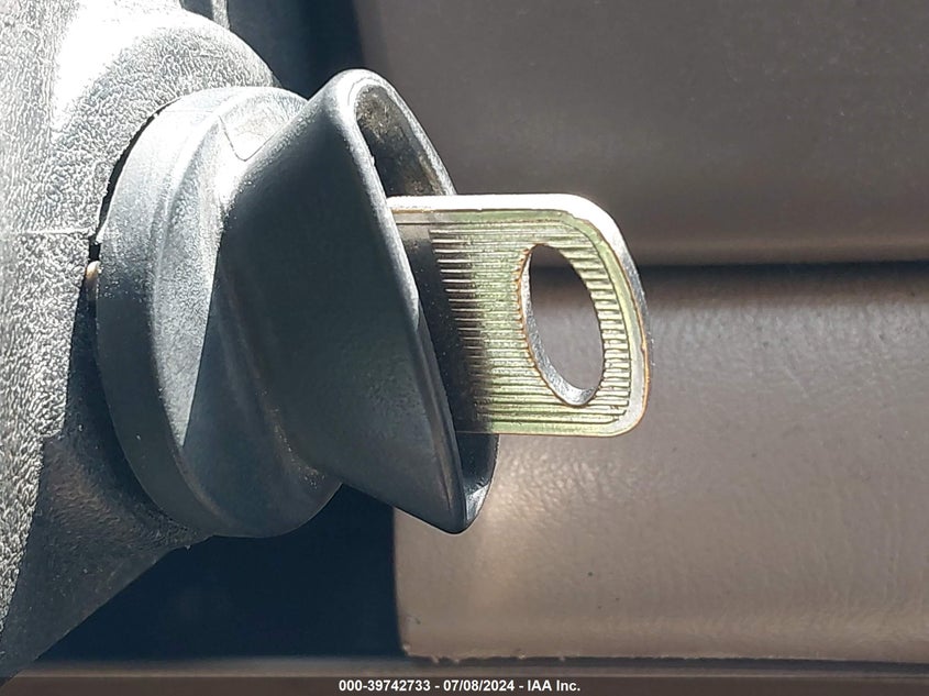 1999 Ford F-250 Lariat/Xl/Xlt VIN: 1FTNX21F5XEC23647 Lot: 39742733