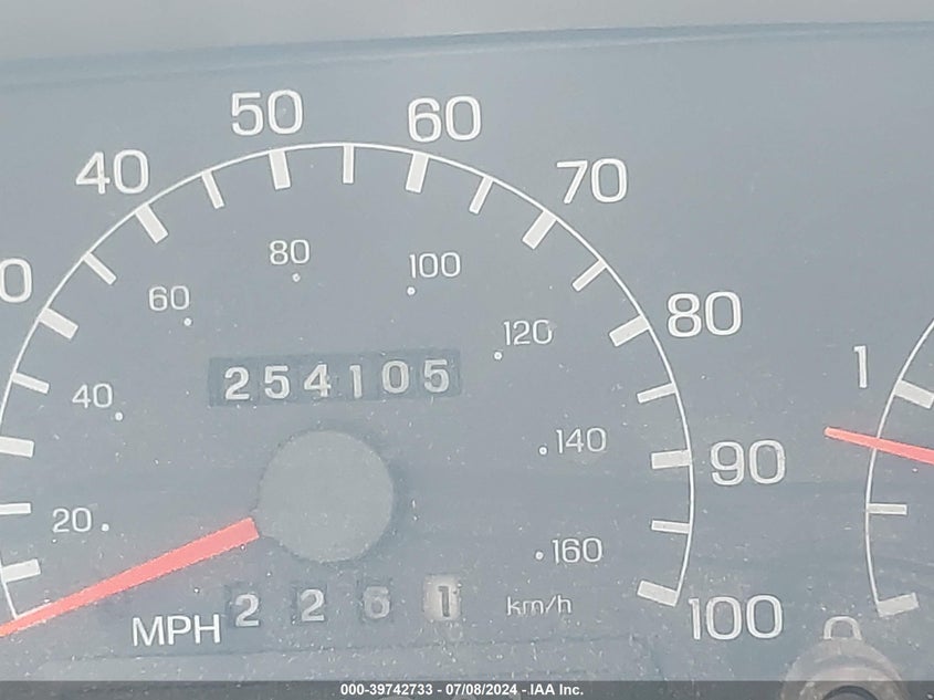 1999 Ford F-250 Lariat/Xl/Xlt VIN: 1FTNX21F5XEC23647 Lot: 39742733