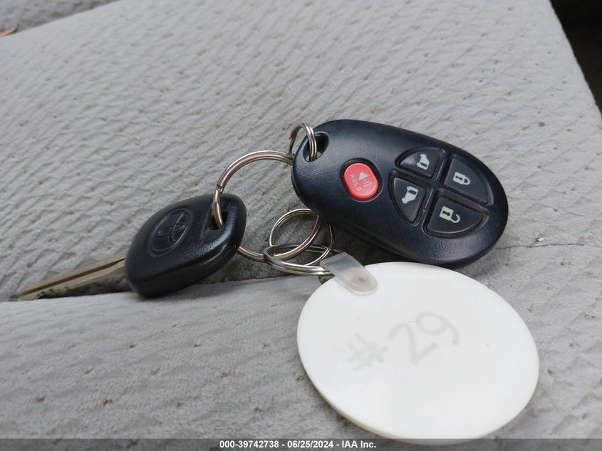 2011 Toyota Sienna Le VIN: 5TDJK3DC9BS023765 Lot: 39742738