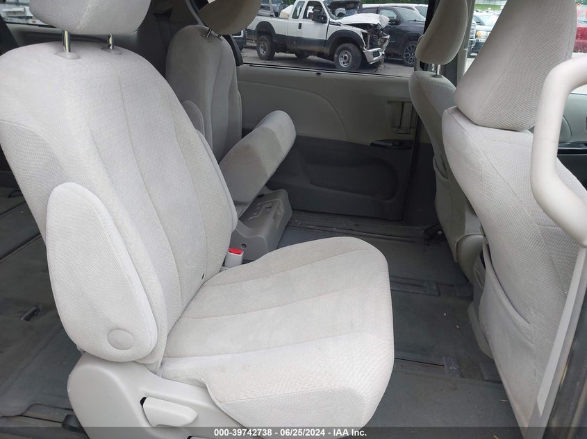 2011 Toyota Sienna Le VIN: 5TDJK3DC9BS023765 Lot: 39742738