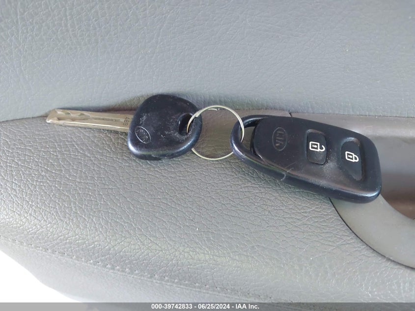 2011 Kia Sorento Lx V6 VIN: 5XYKT4A29BG047483 Lot: 39742833