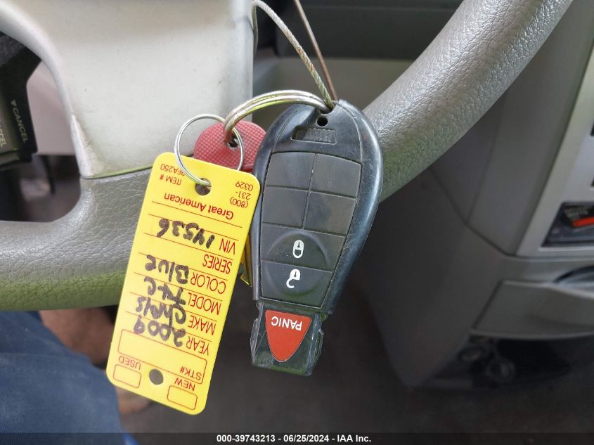 2009 Chrysler Town & Country Lx VIN: 2A8HR44E39R590924 Lot: 39743213