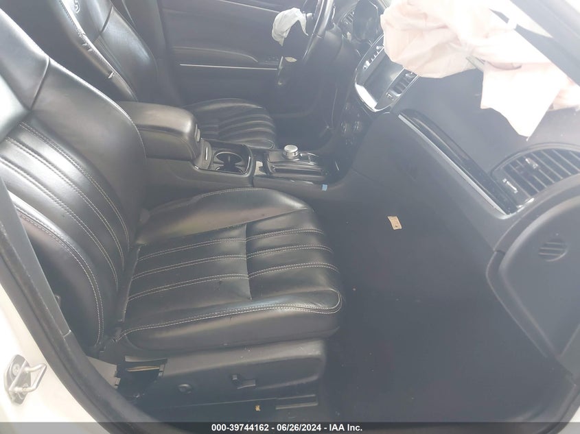 VIN 2C3CCABG0KH537944 2019 CHRYSLER 300 S