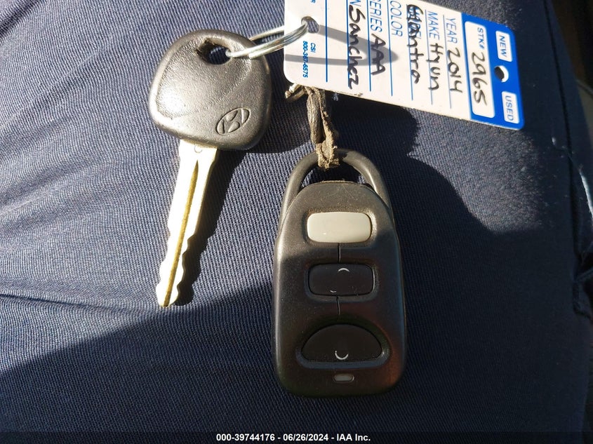 2014 Hyundai Elantra Se/Sport/Limited VIN: 5NPDH4AE3EH482825 Lot: 39744176