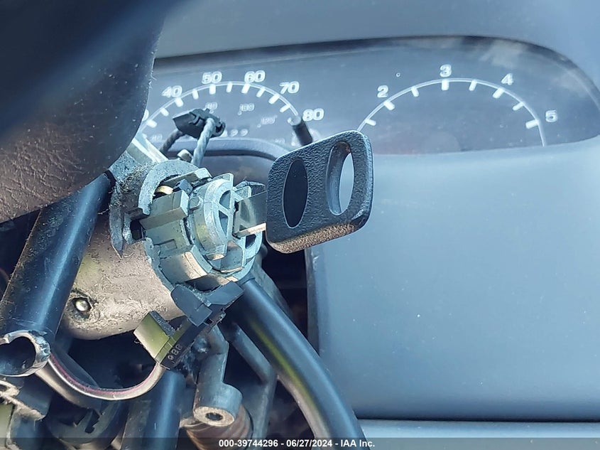 1999 Ford F-250 Lariat/Xl/Xlt VIN: 1FTNF21L2XEA73148 Lot: 39744296