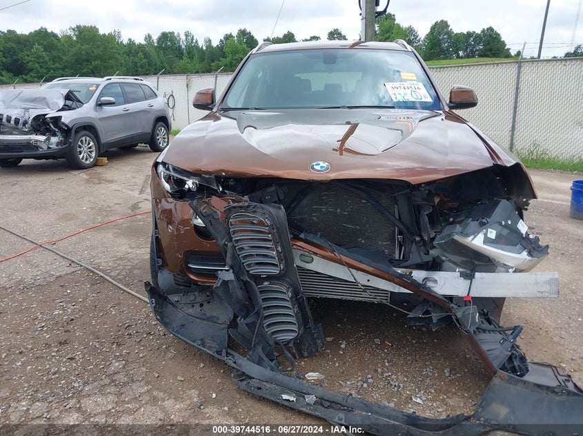 2017 BMW X3 xDrive28I VIN: 5UXWX9C3XH0T19674 Lot: 39744516